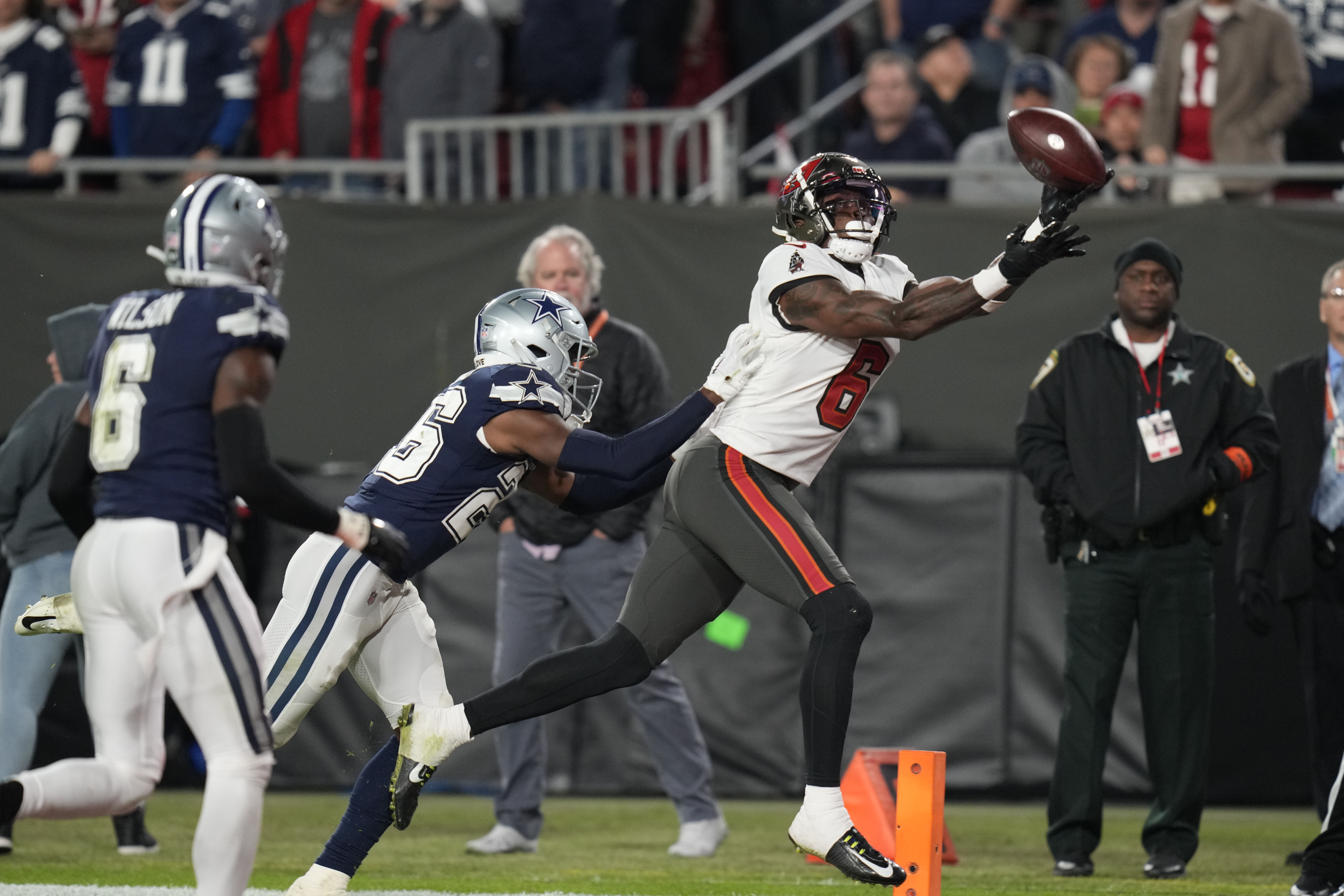 Dak Prescott scores 5 touchdowns as Cowboys wallop Bucs in NFC wild-card  matchup