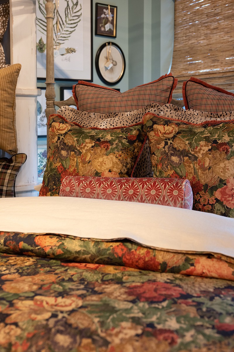 Both feminine and masculine tones were at play in this bedding design. (Provided photo/TNS)