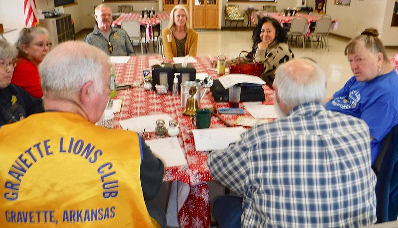 Westside Eagle Observer/Susan Holland
Members and guests of the Gravette Lions Club discuss membership at their Jan. 17 regular meeting. Guest speakers were Steve and Kathy Donahue from Grove, Okla., who spoke on that topic. Pictured are Gravette Lions Al Blair (foreground, back to camera), Sue Rice, Snooky Garrett, guests Steve Donahue and Kathy Donahue, and local members Cela Gaytan, Linda Damron and Jeff Davis.