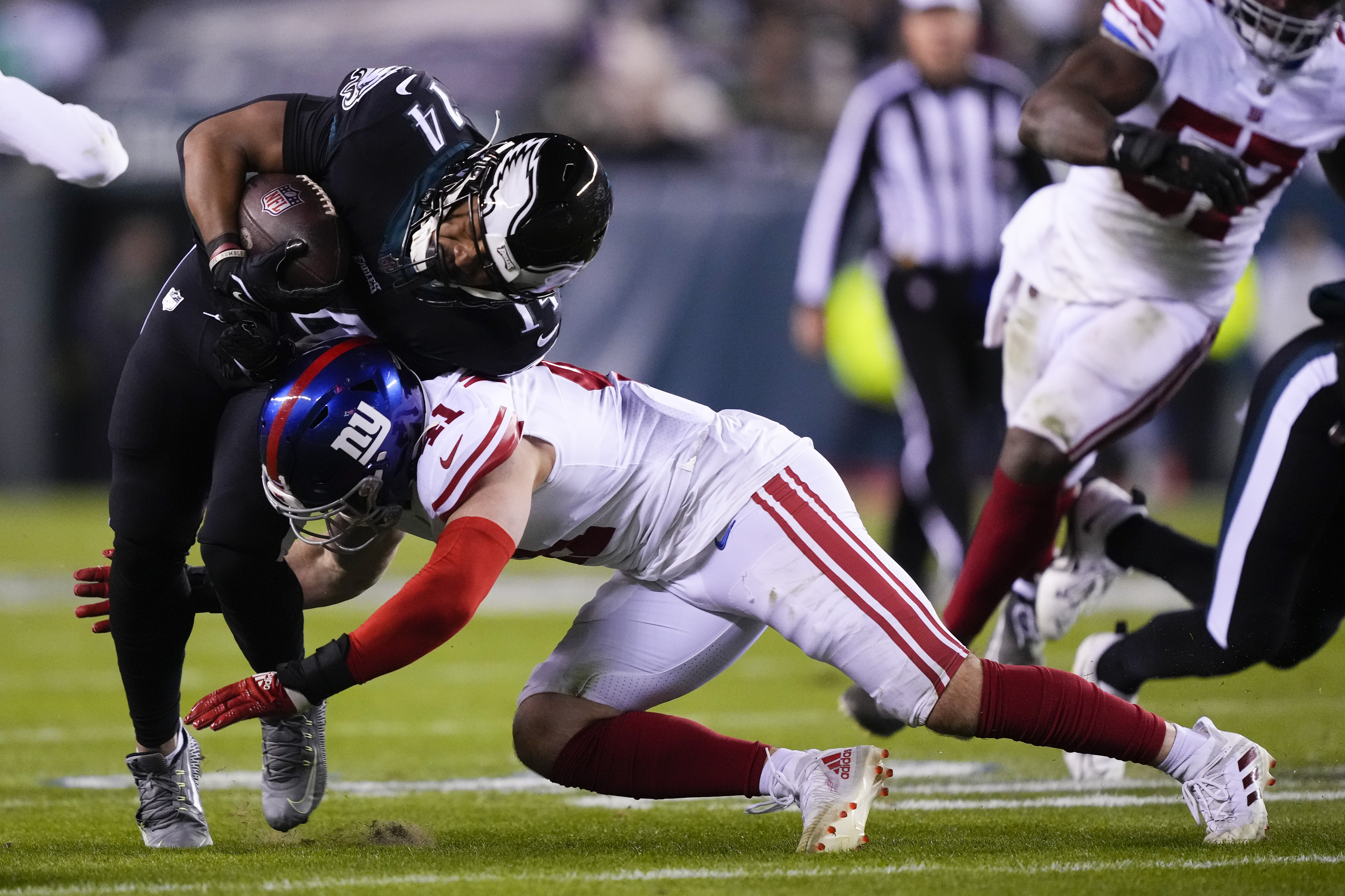 Eagles receiver DeVonta Smith dishes on Jalen Hurts, the 8-0 start; says  this is 'one of the funnest teams' he's been on