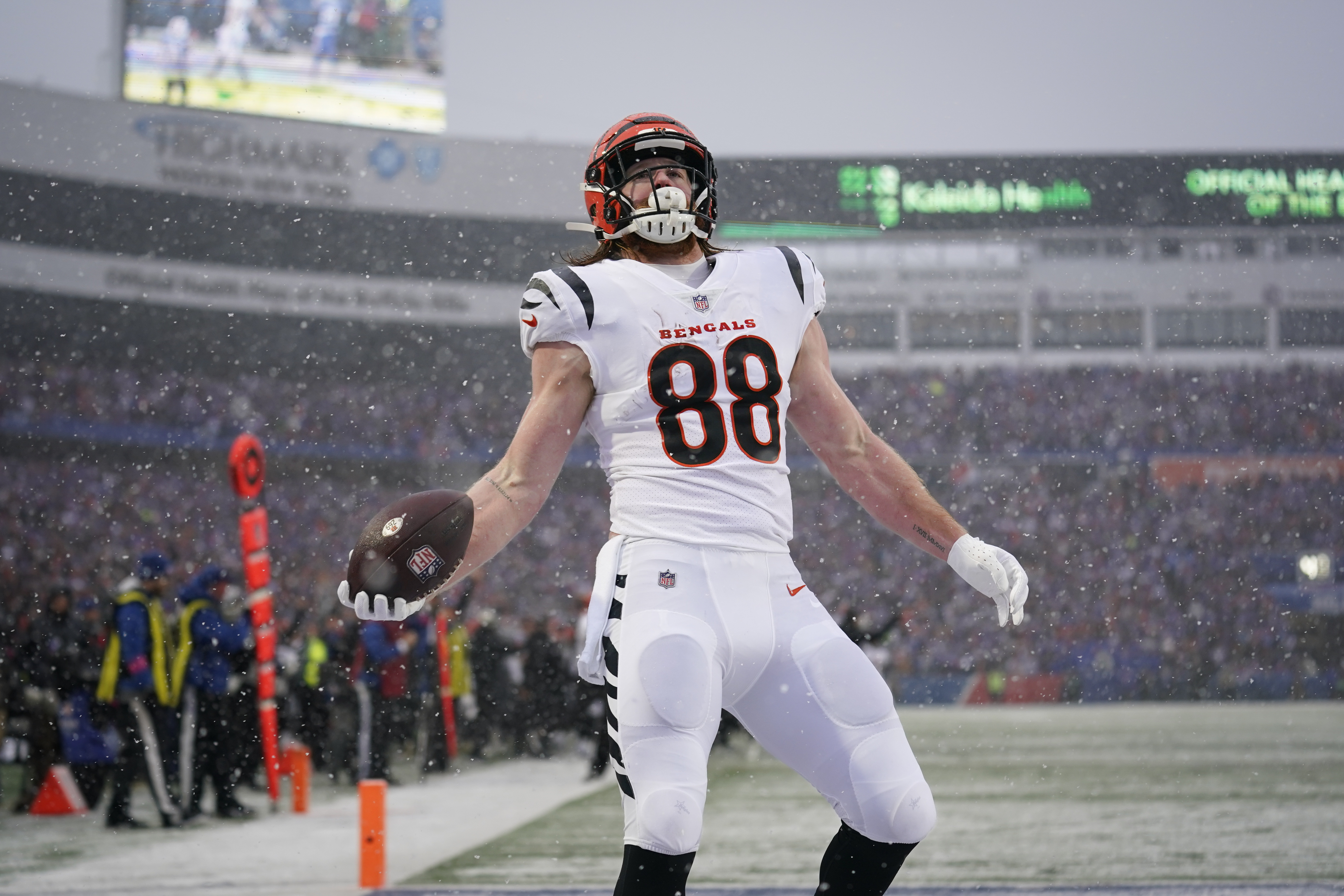 Cincinnati Bengals defensive end Trey Hendrickson (91) reacts