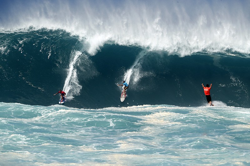 Big waves bring surf contest to Hawaii again Jefferson City News Tribune