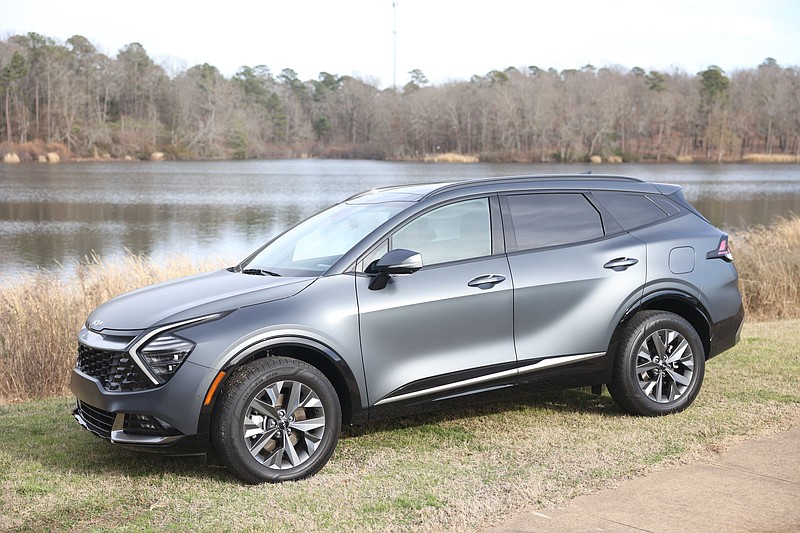 The 2023 Kia Sportage Hybrid is shown at Bringle Lake in Texarkana, Texas. (Photo by JD for the Texarkana Gazette)