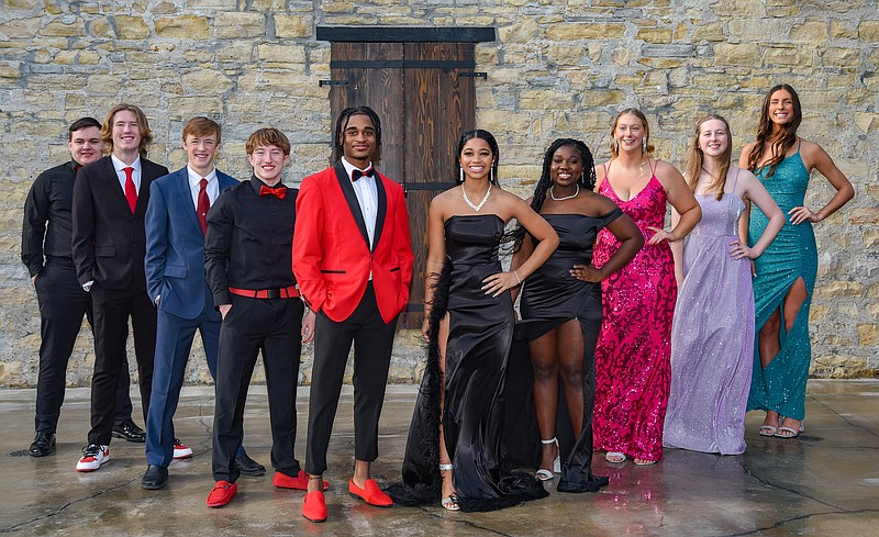 Julie Smith/News Tribune
Members of this year's Winter Sports Court are, from left: Jesse Bilyeu, Billy Wood, Riley Cooper, Ben Parker, Demario Wright (King); Serenity Moore (Queen), Zabrenna Mzeru, Kenzie Moore, Emma Farris, Hannah Linthacum