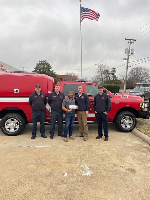 The Weyerhaeuser Giving Fund awarded the Magnolia Fire Department $10,000 in November. The Magnolia Fire Department used the award funding to purchase equipment for the rescue truck.  The Magnolia Fire Department and Mr. Shaun Clark, the Human Resources Business Partner with the Weyerhaeuser Corporation are pictured.
Pictured Left to Right: Captain Brent Atkinson, Lieutenant Jason Ellington, Weyerhaeuser, Emerson Engineered Wood Products, Human Resources Business Partner Shaun Clark, Fire Chief Greg Pinner, Firefighter Jacob Tapley