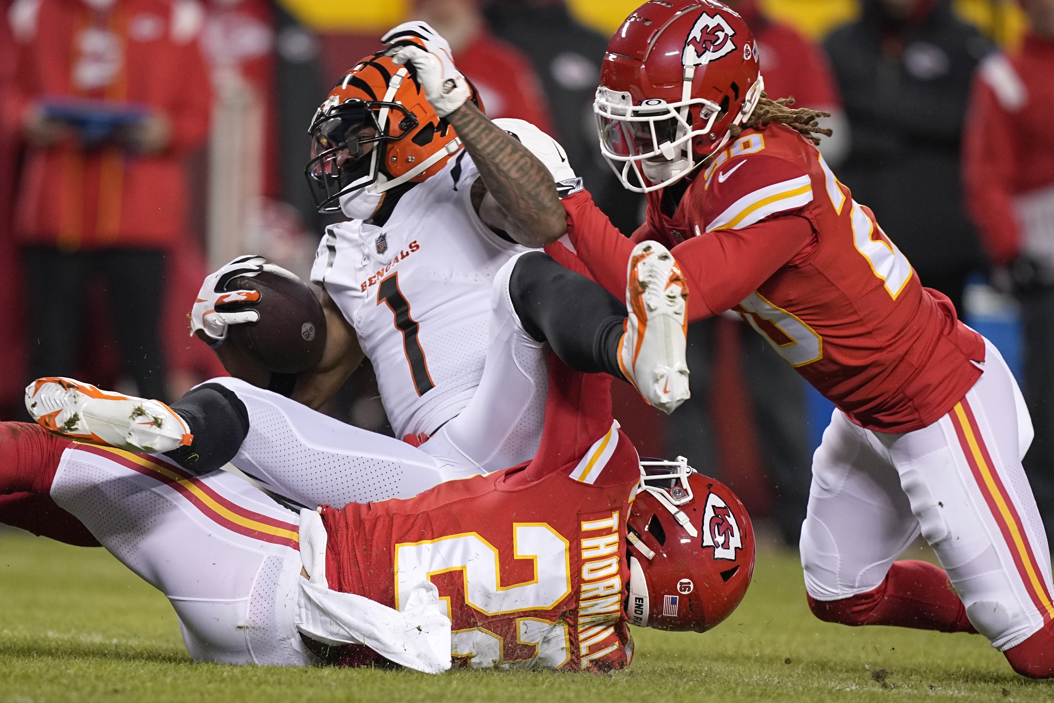 Super Bowl 2023: Chiefs 'show it's Arrowhead, not Burrowhead,' beat Bengals  thanks to late penalty to win AFC