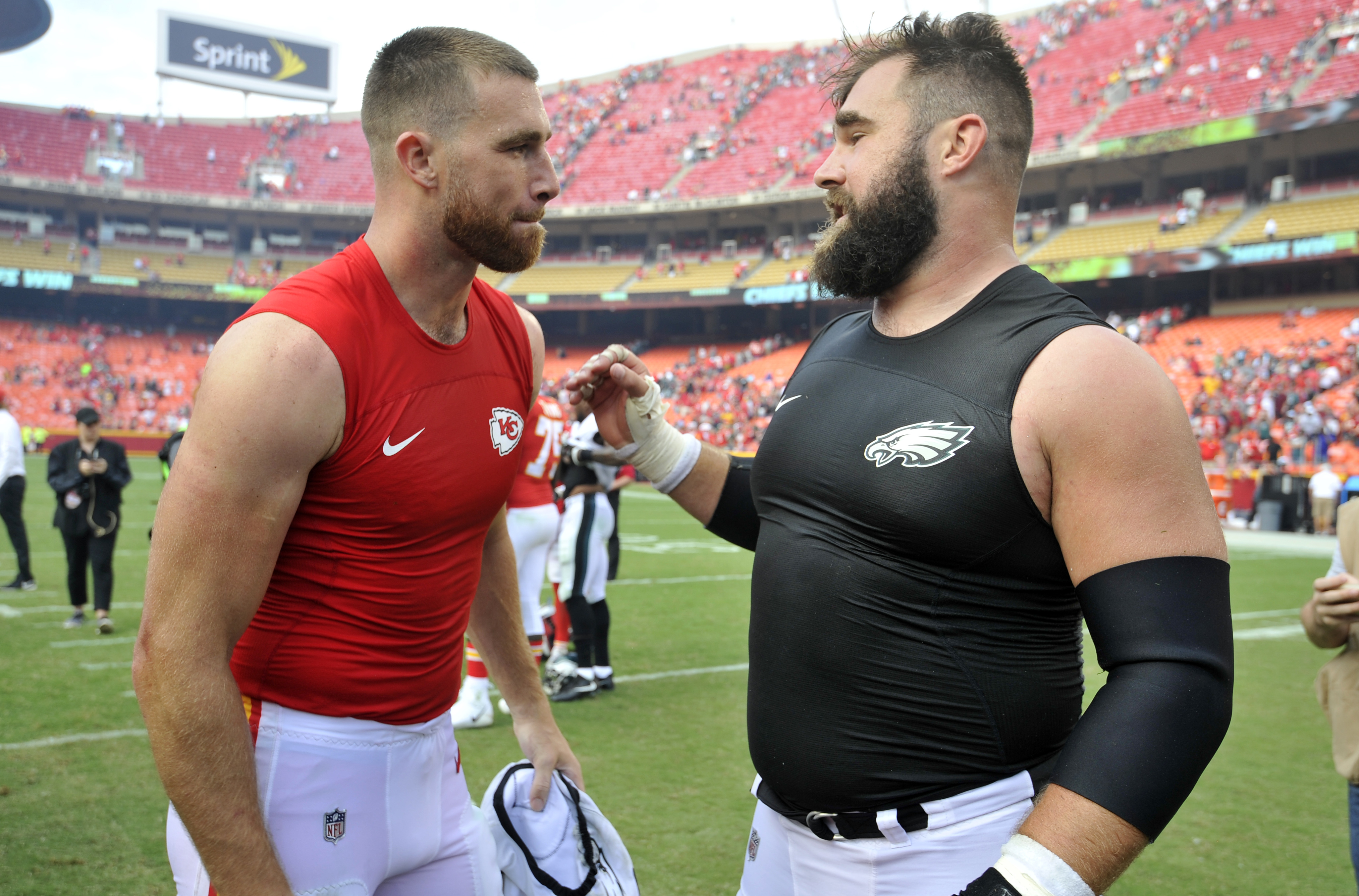 Eagles' Jason Kelce reveals message to emotional brother Travis