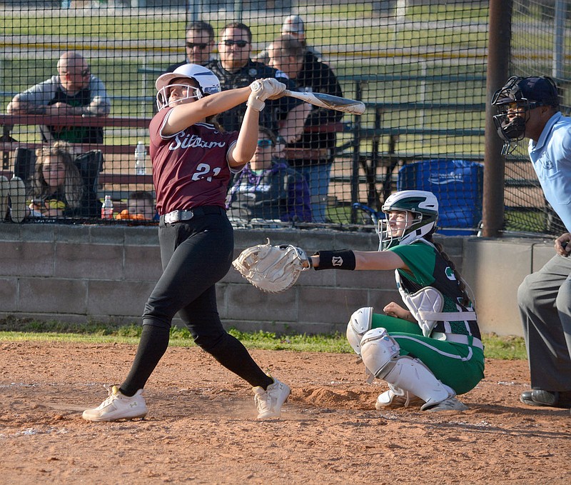 Graham Thomas/Herald-Leader
Aspeyn Downing takes a swing against Van Buren during the 2022 season. Downing returns at catcher for the Siloam Springs softball team, which is set to play an Arkansas Activities Association benefit game at home against Lincoln on Thursday.