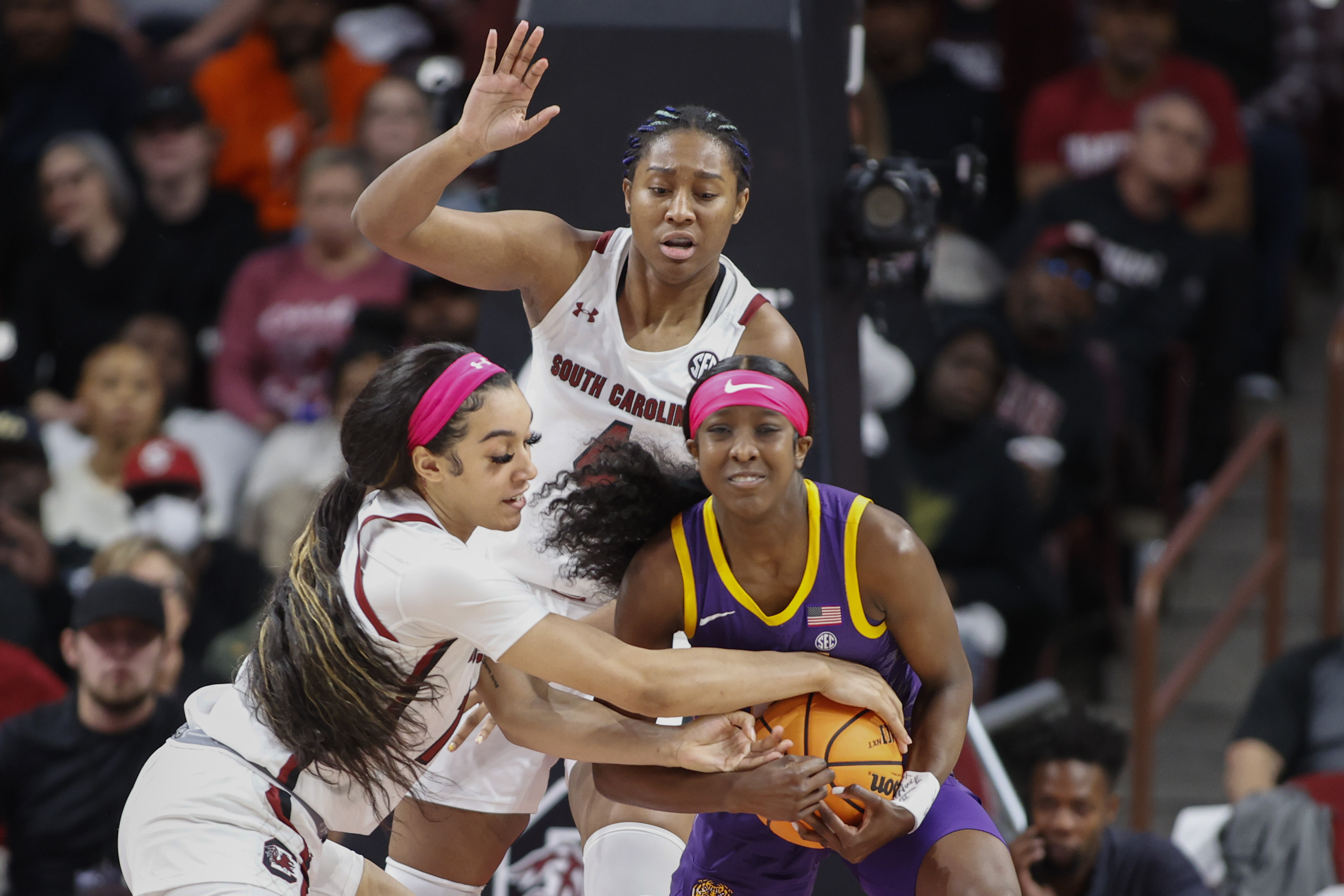 Top 25 women: No. 1 South Carolina tops No. 3 LSU for 31st