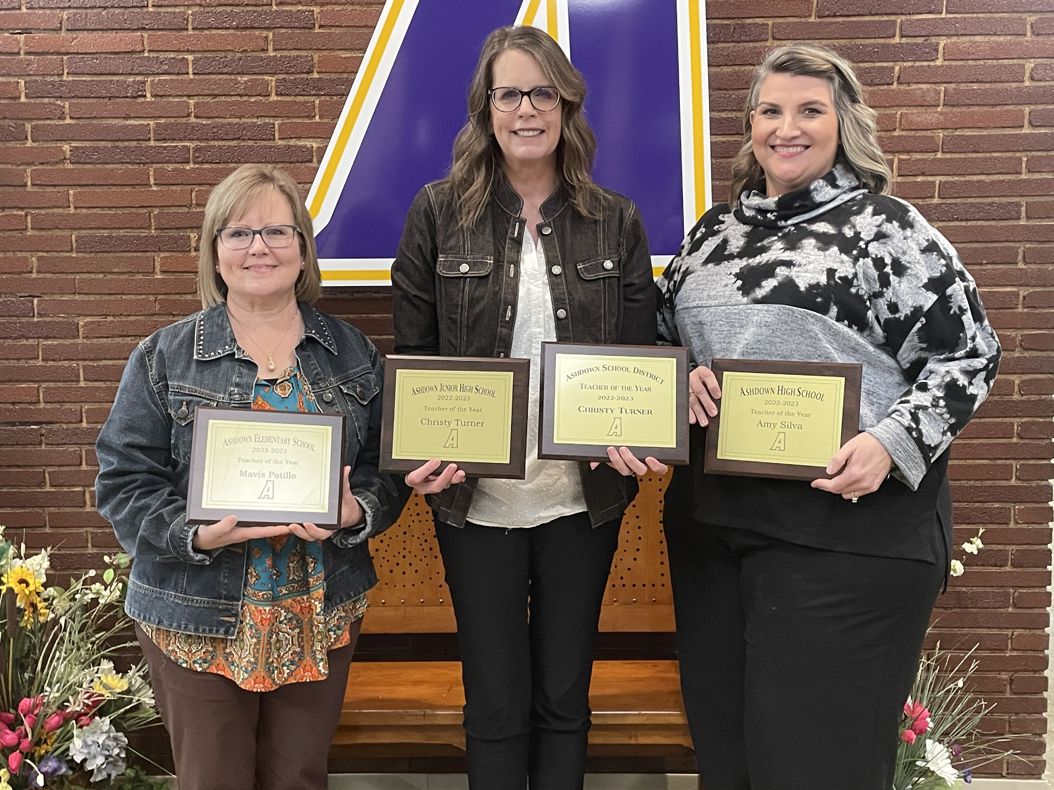 Ashdown Public Schools System recognizes teachers of the year - Vimarsana News