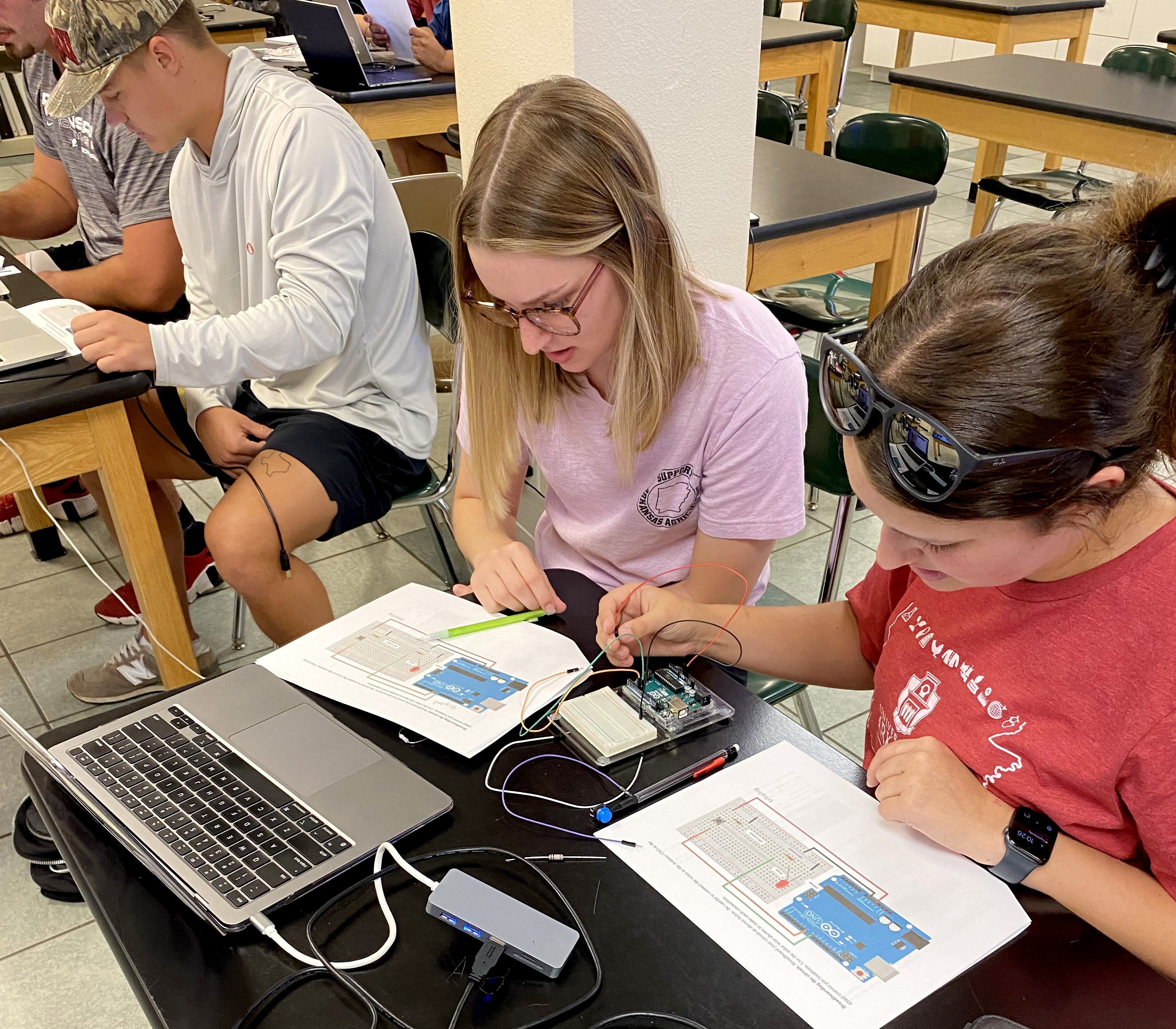 Smaller tasks boost student confidence, research on UA, Utah State agriculture students shows