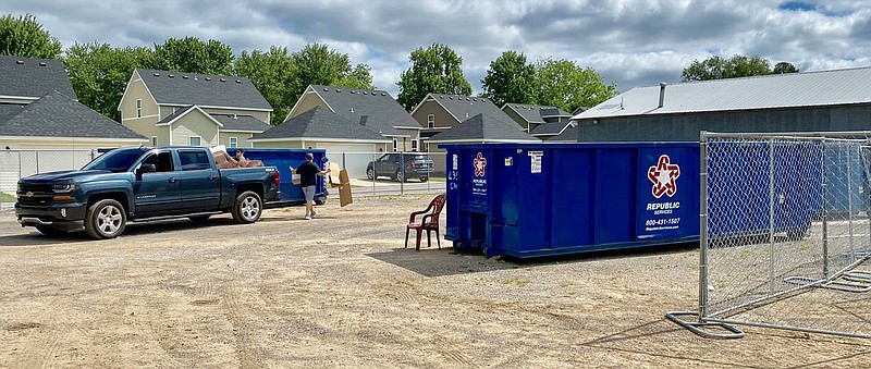 Submitted photo Gravette residents place items in dumpsters at an earlier city spring cleanup. Dumpsters will again be placed on the old bus barn property at 406 Charlotte Street S.E. during the 2023 spring cleanup from Monday, March 20, through Saturday, March 25. Dumpsters are to be used only by persons living inside the city limits, including Hiwasse.