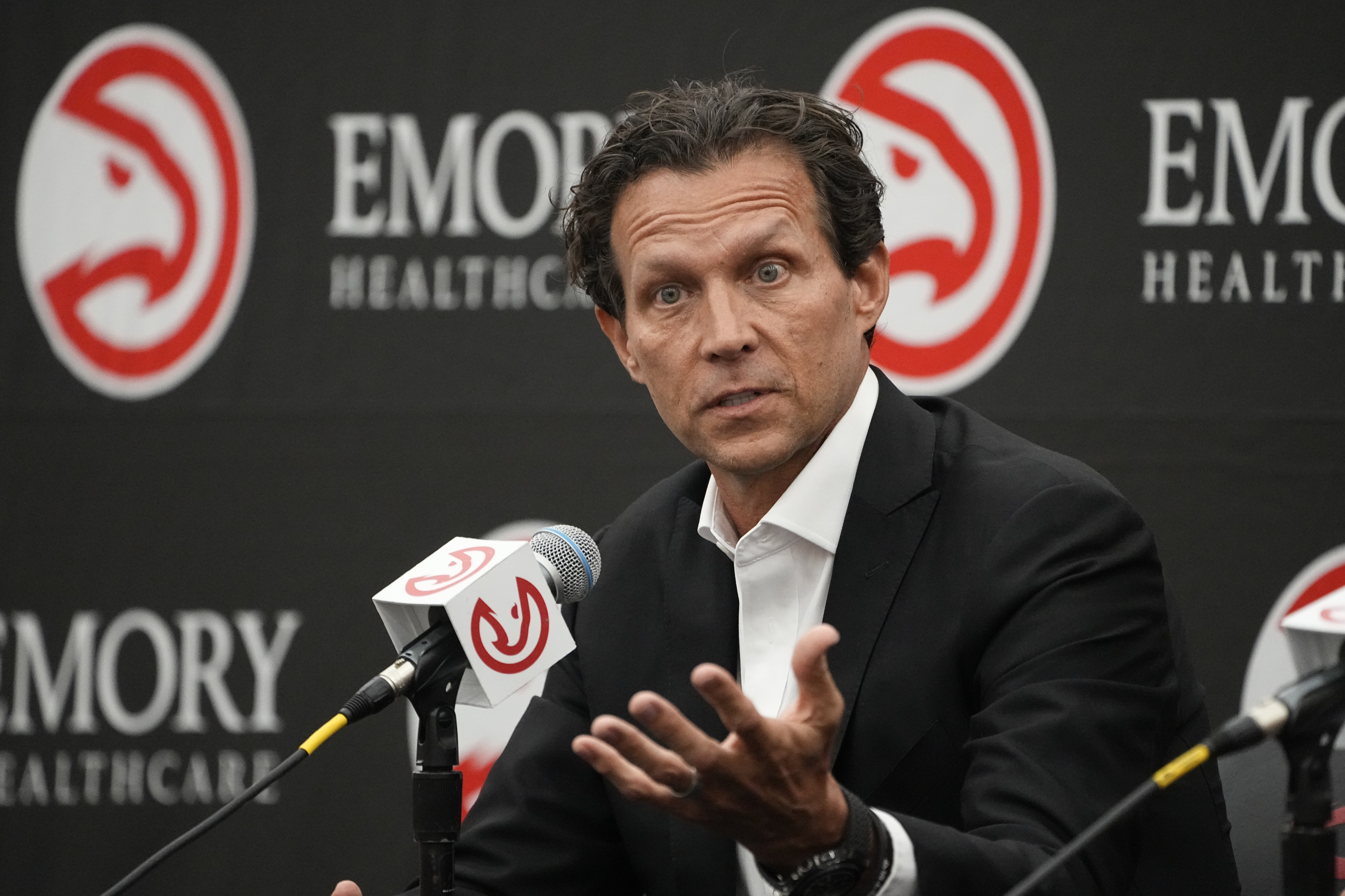 New Hawks coach Snyder facing difficult midseason transition - Vimarsana News