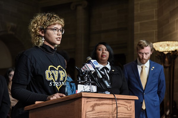 School shooting survivors recount experience for Missouri lawmakers - Vimarsana News