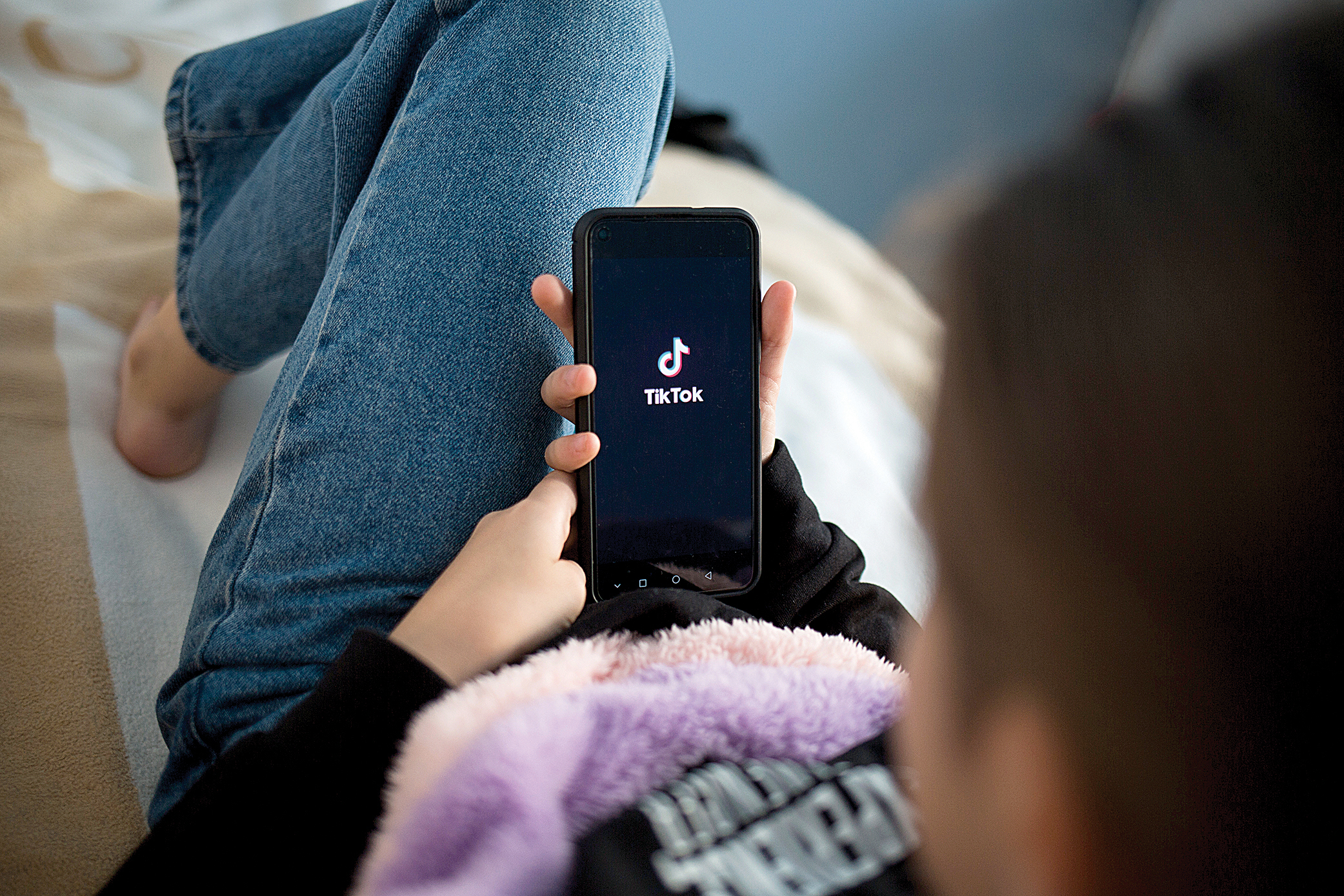 Digital detox isn't the answer. Try these steps to manage screen time. - Vimarsana News