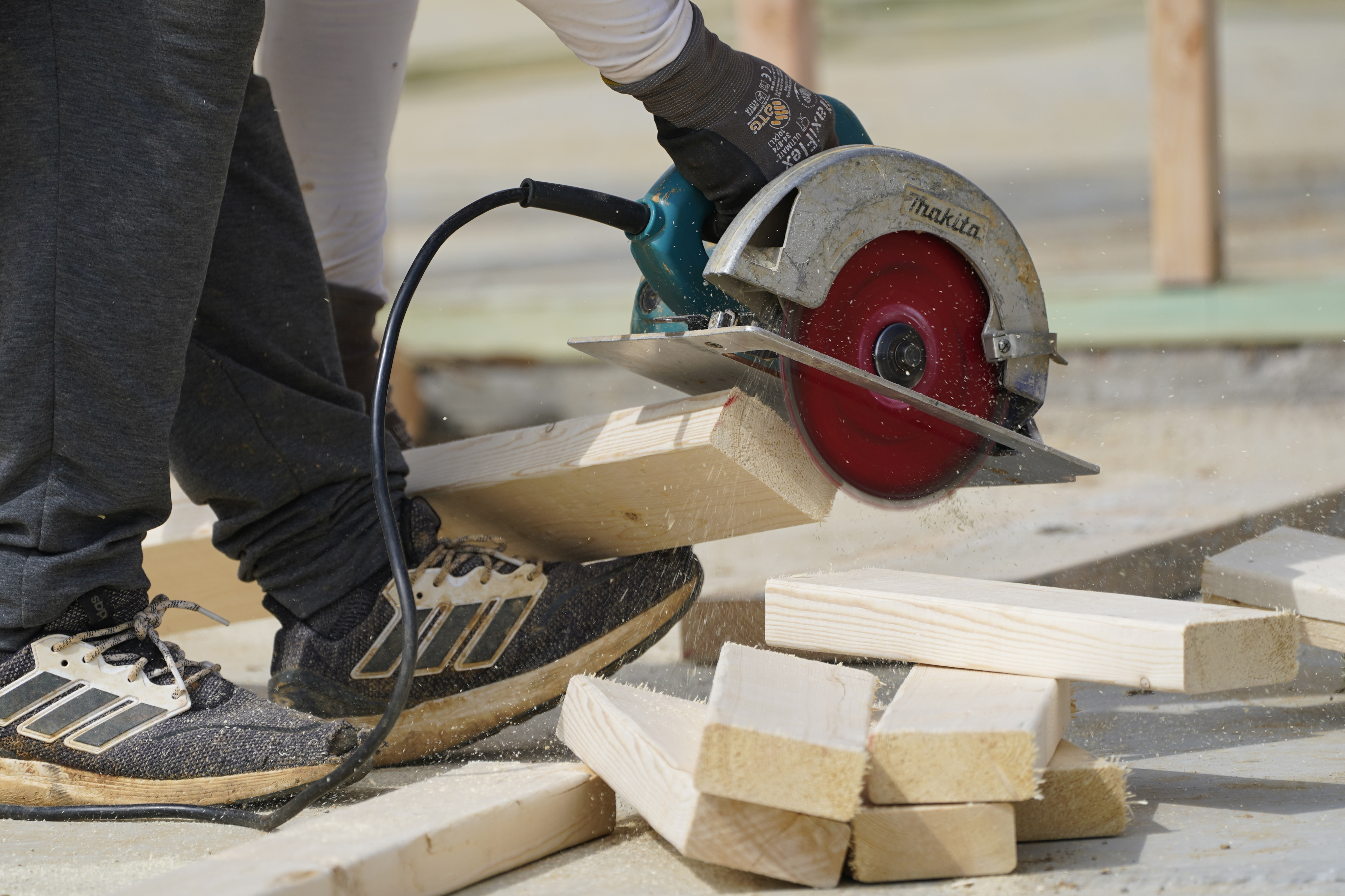 Should you get a home improvement loan from your contractor? - Vimarsana News
