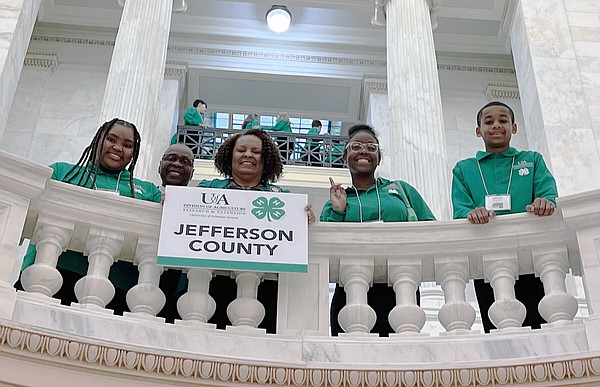 4-H members observe government in action - Vimarsana News