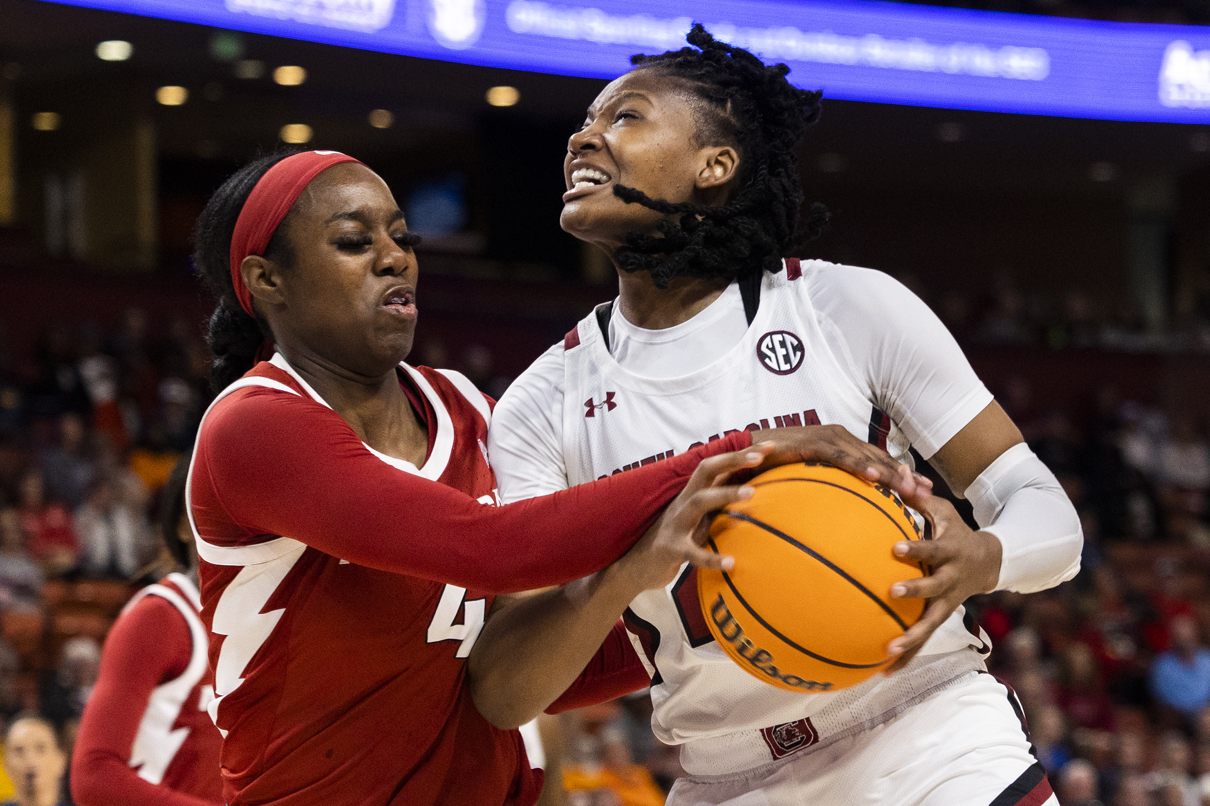 Gamecocks stay perfect, top Hogs - Vimarsana News