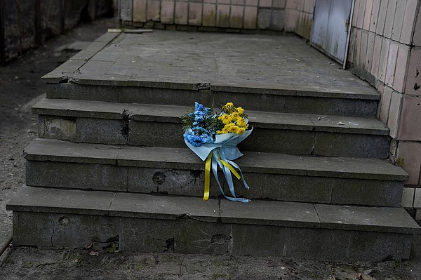 Ukrainians commemorate 8 slain by Russians in Bucha - Vimarsana News