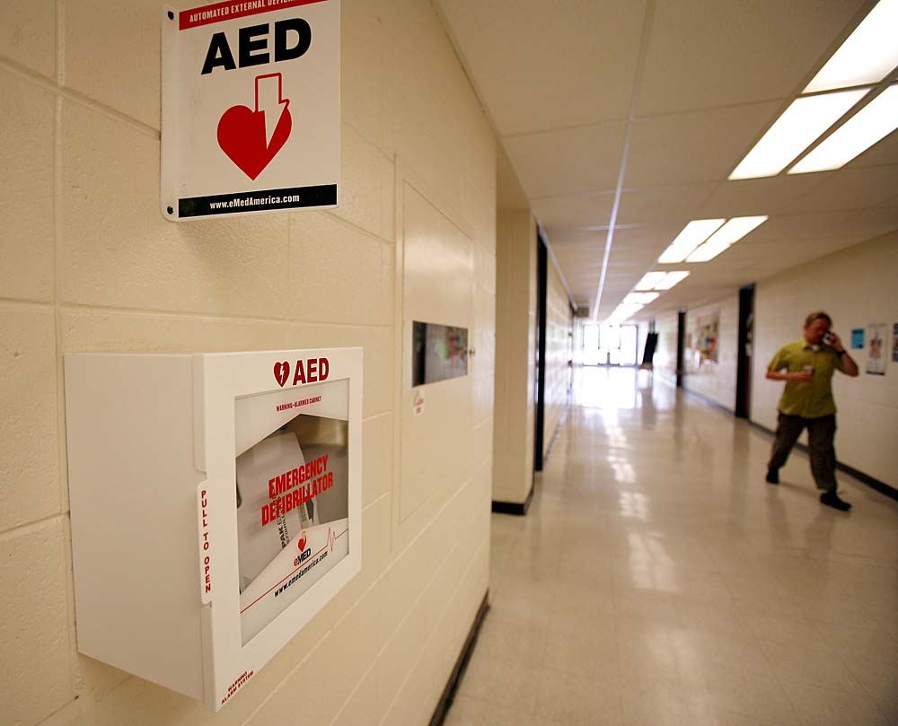Group aiming to save lives with defibrillators at sports complex - Vimarsana News