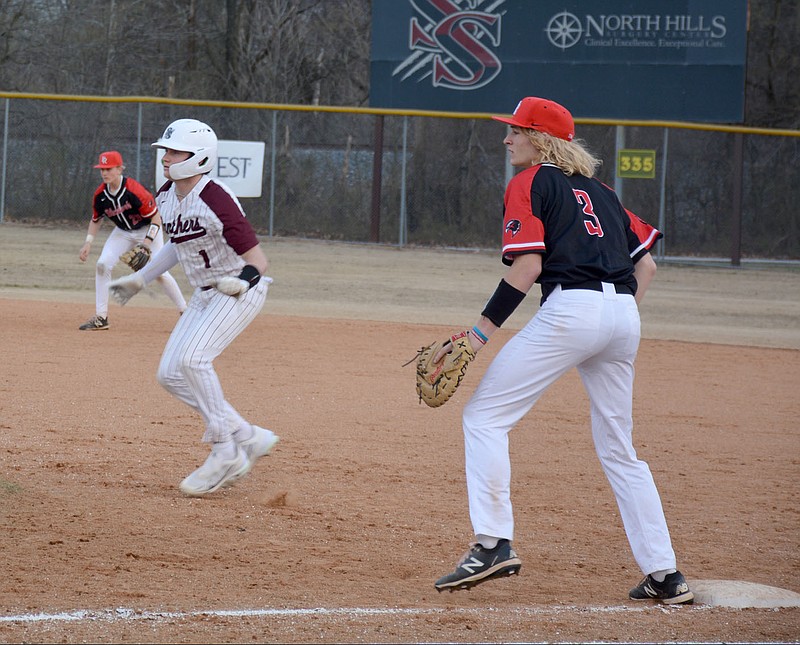 Graham Thomas/Herald-Leader
Siloam Springs senior Nick Driscoll leads off first base as Pea Ridge first baseman Luke Vandermolen holds him off during a game at Siloam Springs on March 7. Siloam Springs defeated Pea Ridge 4-3.