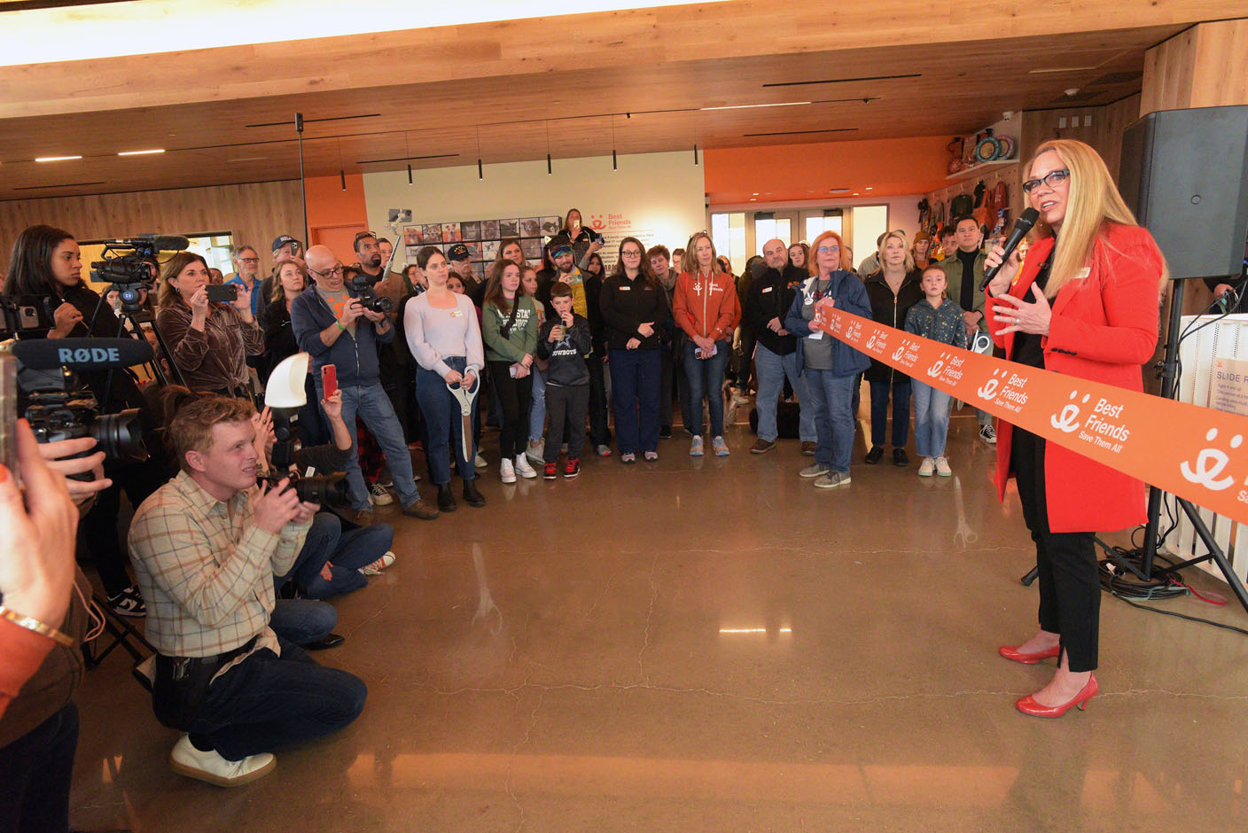 Best Friends Pet Resource Center opens Northwest Arkansas location