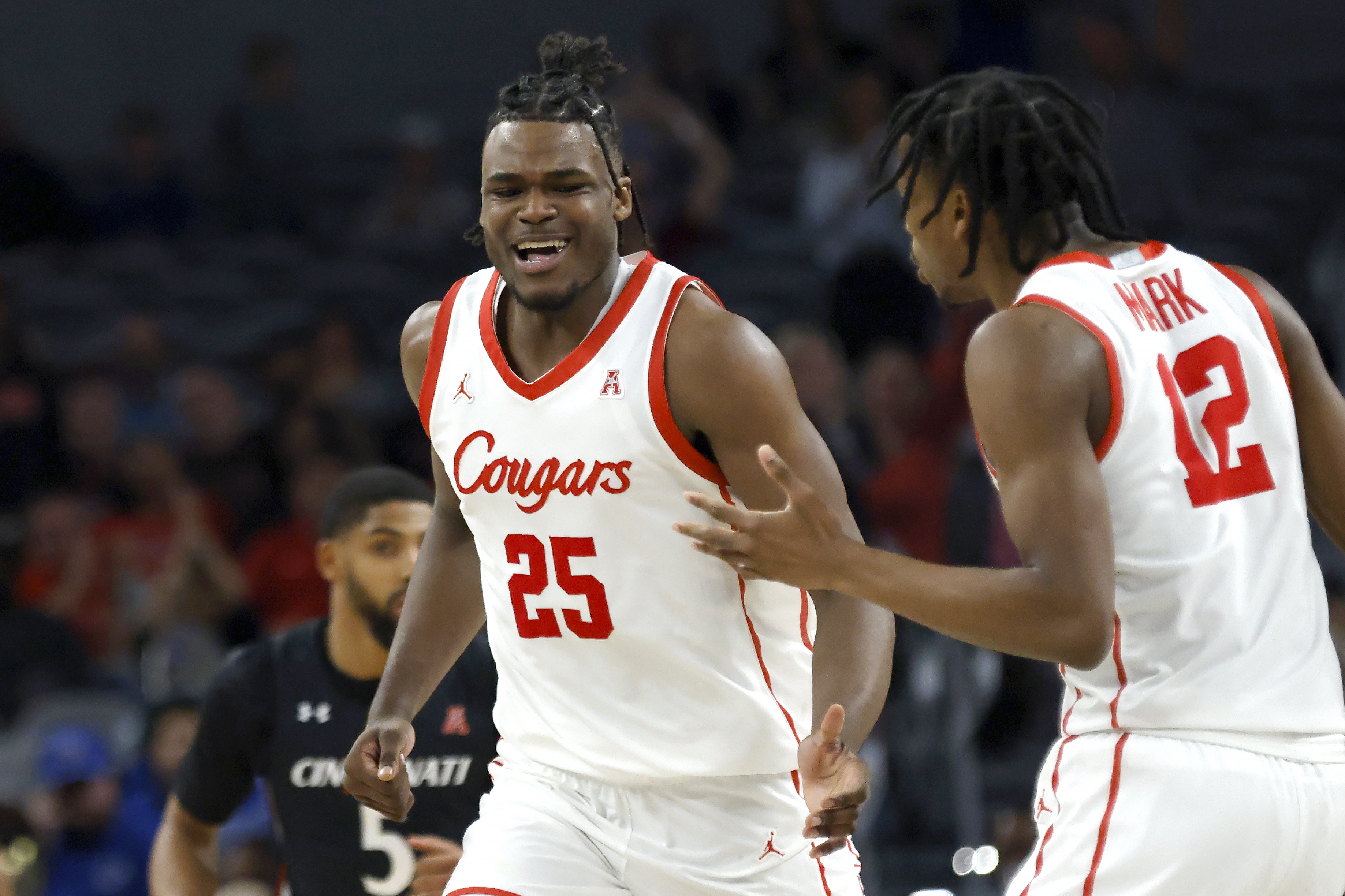 Shead leads No. 1 Houston into AAC final, Sasser injured - Vimarsana News