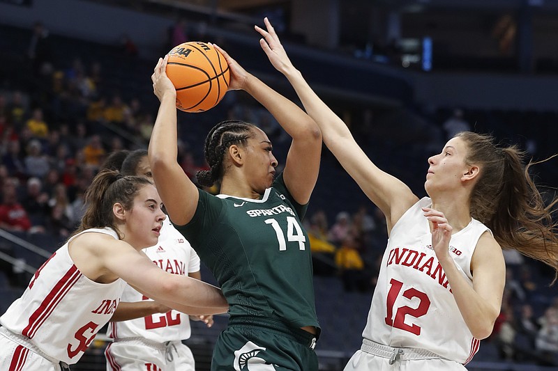 March Madness: South Carolina coach Dawn Staley defends her players again