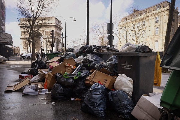 Garbage steals mystique of Paris - Vimarsana News