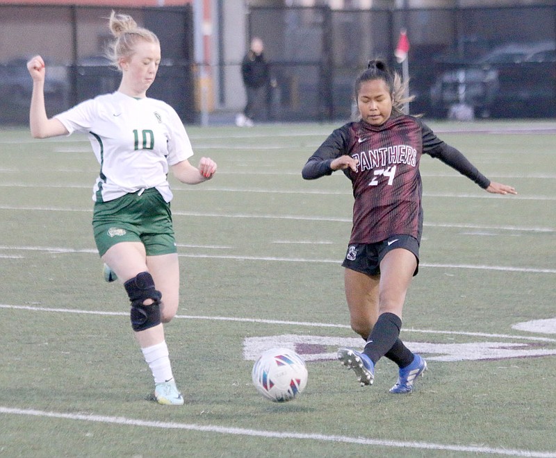 Mark Ross/Special to the Herald-Leader
Siloam Springs' Rin Bos (right) goes after a ball against Alma's Abigale Carter during a game March 14 at Panther Stadium.