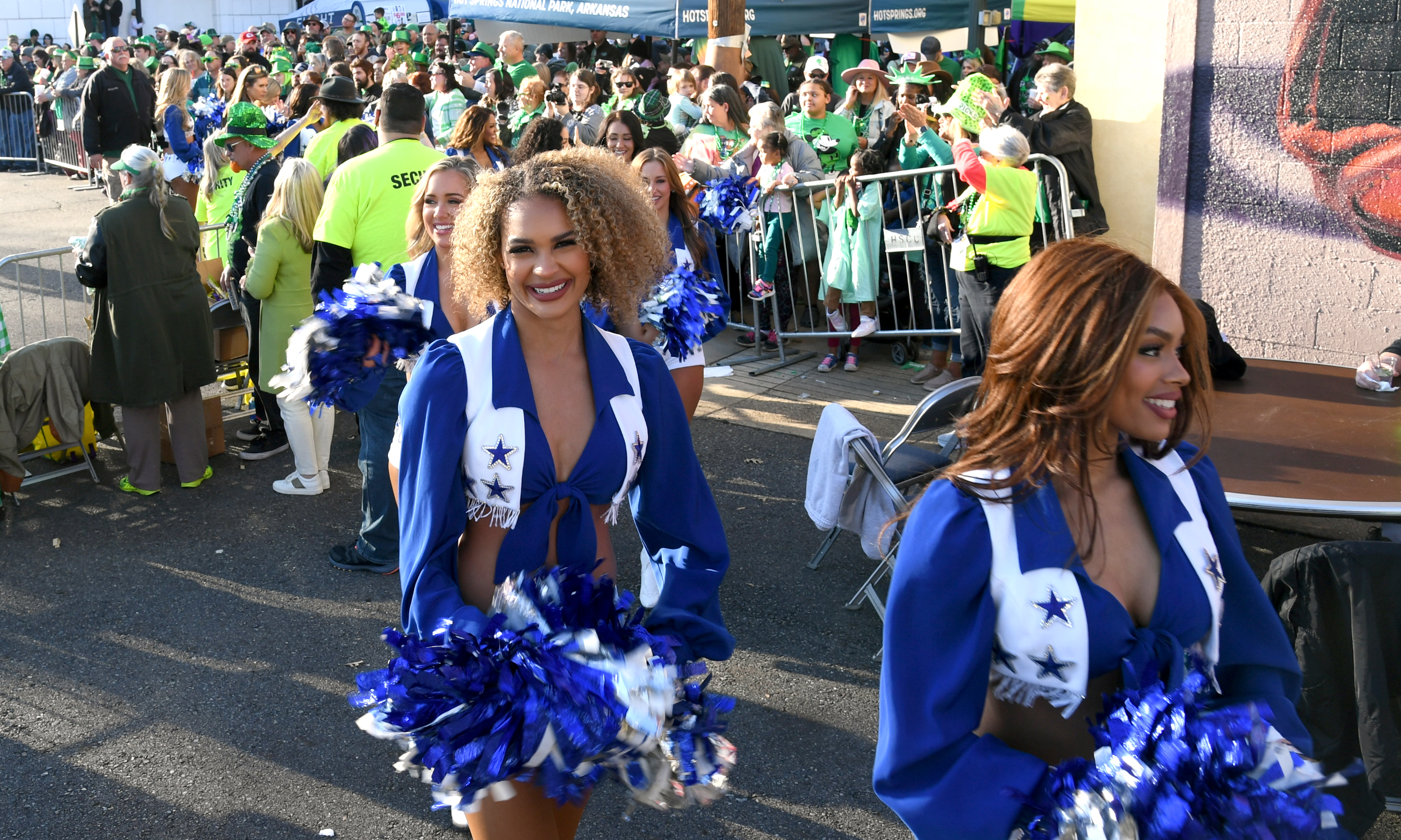 Dallas Cowboys cheerleaders to be in Hot Springs parade