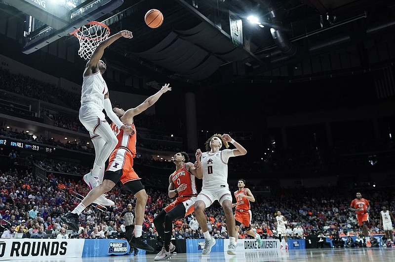 Arkansas's Ricky Council IV knocks the ball away from Illinois's Ty Rodgers during first half of a first-round college basketball game in the NCAA Tournament Thursday, March 16, 2023, in Des Moines, Iowa. (AP Photo/Morry Gash)