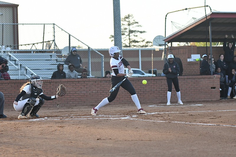 Liberty-Eylau's Ja’Kai Ray singles to center field in the opening frame against Pittsburg on Friday, March 17, 2023, in Texarkana, Texas. (Photo by Kevin Sutton/TXKSports.com)