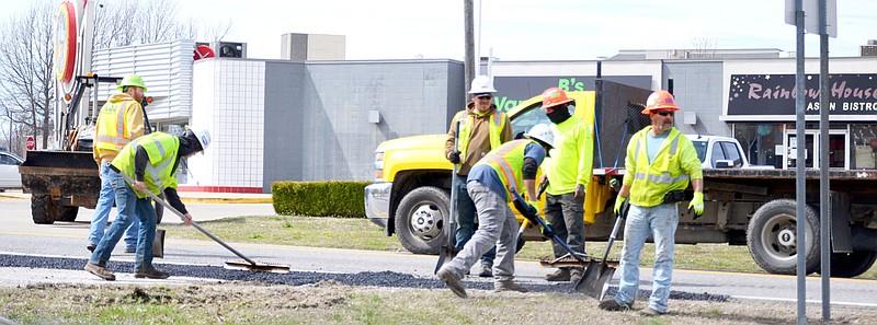 Annette Beard/Pea Ridge TIMES
Crews from the Arkansas Highway Department laid asphalt on the driveway access onto Ark. Hwy. 72/94 (North Curtis Avenue) smoothing the transition which was higher than the driveways since the road was resurfaced.