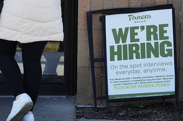 Us Jobless Claims Inch Down As Labor Market Remains Tight 8677