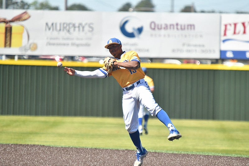 Southern Arkansas University second baseman Chris Sutton, who is a Texas High graduate, makes a play against Oklahoma Baptist on Saturday, March 25, 2023, in Magnolia, Ark. (Photo by Kevin Sutton/TXKSports.com)