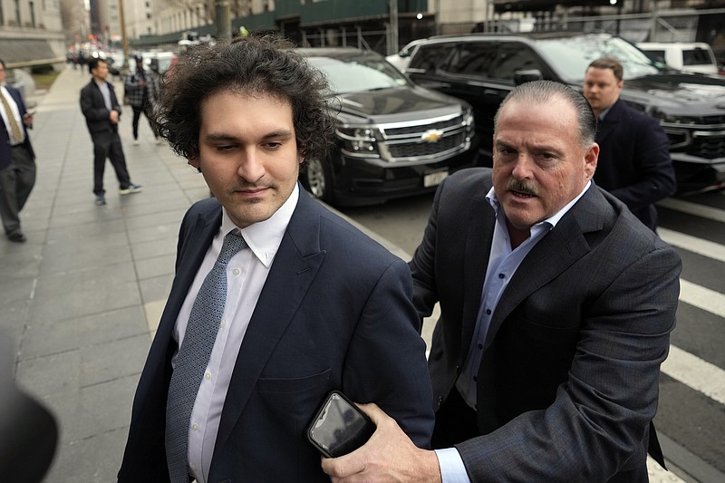 FILE - FTX founder Sam Bankman-Fried, left, arrives at Manhattan federal court on Feb. 16, 2023, in New York. In a proposal submitted Friday, March 3, 2023, prosecutors and attorneys for Bankman-Fried are requesting the disgraced cryptocurrency entrepreneur be allowed a flip-phone or another device that&#x2019;s not a smartphone while on bail. (AP Photo/John Minchillo, File)