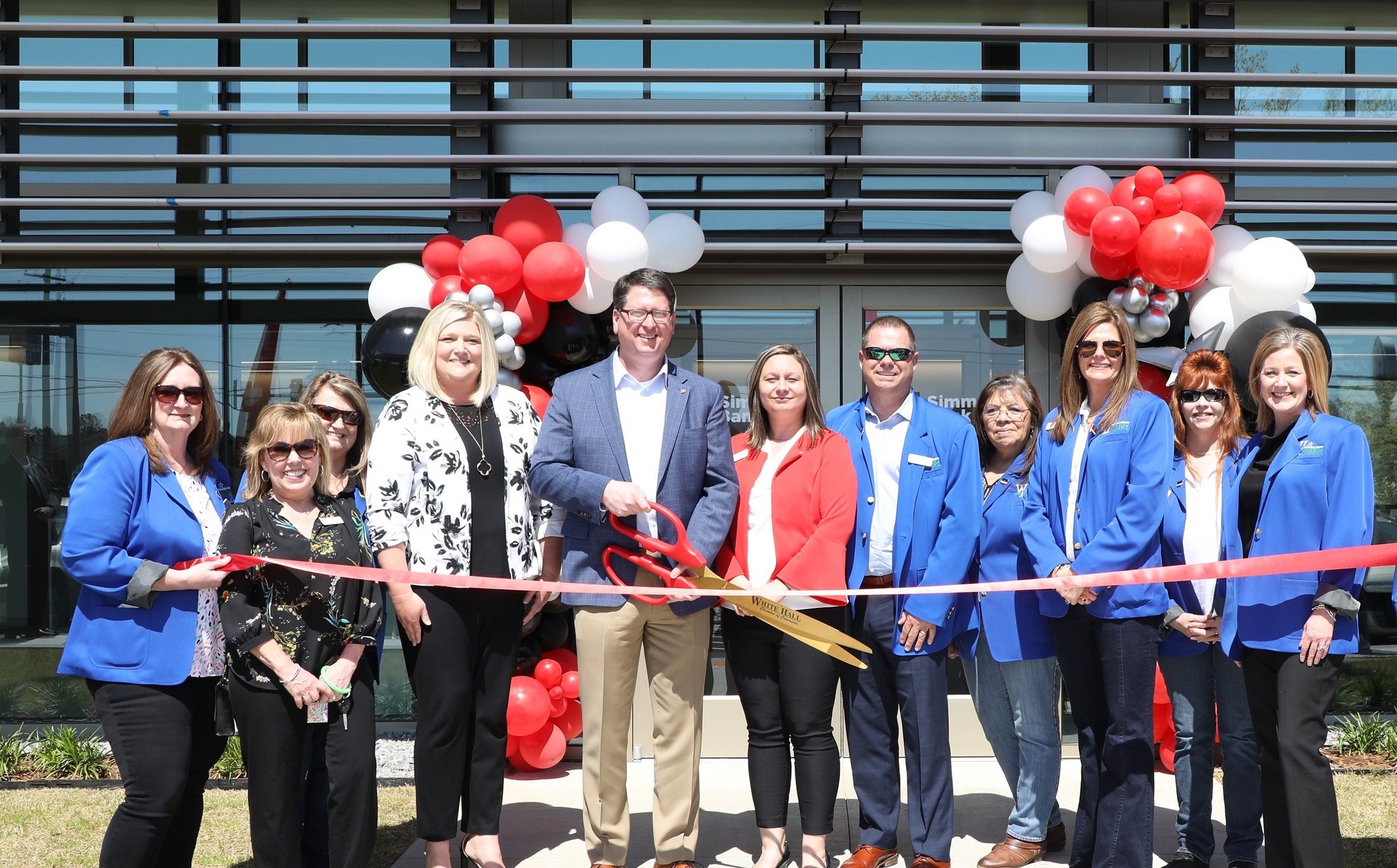 Simmons Bank opens branch in White Hall