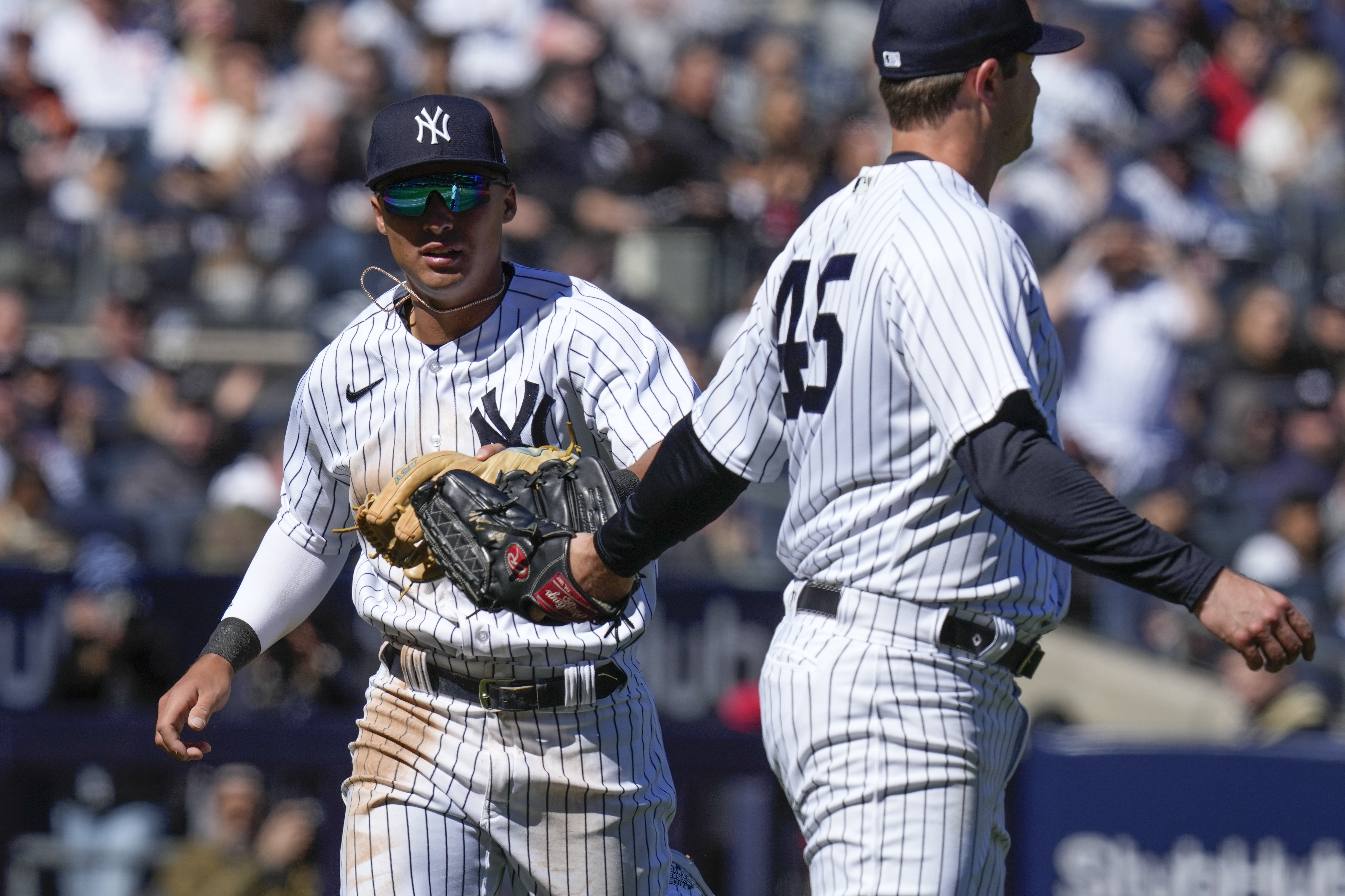 MLB fans react to pitchers Logan Webb and Ryan Pressly committing