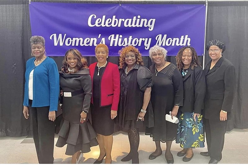 (l to r) Dr. Martha Flowers, Dr. Margaret Boyd Owens, Mayor Shirley Washington, Dr. Margarette Williams, Girtha Adway, Kiim Jones Sneed and Rosemary Norman. (Special to the Commercial)