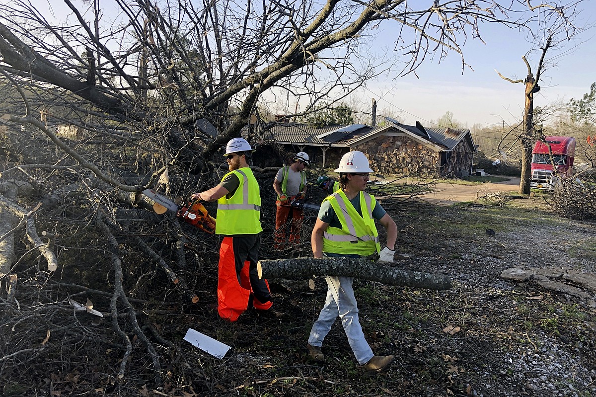 At least 18 dead after tornadoes rake US Midwest, South | El Dorado News