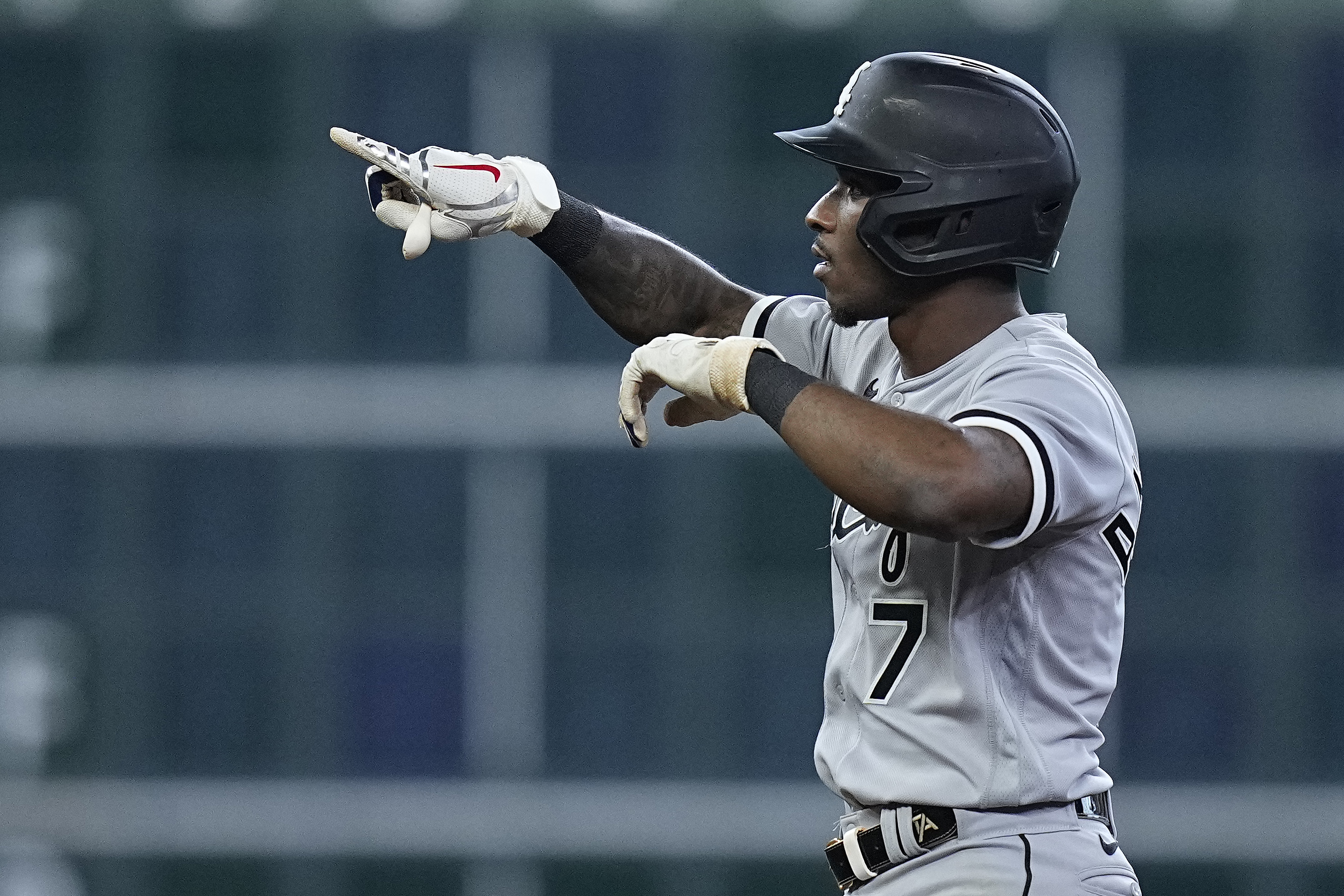 Andrew Vaughn, Yoan Moncada power White Sox past D-backs