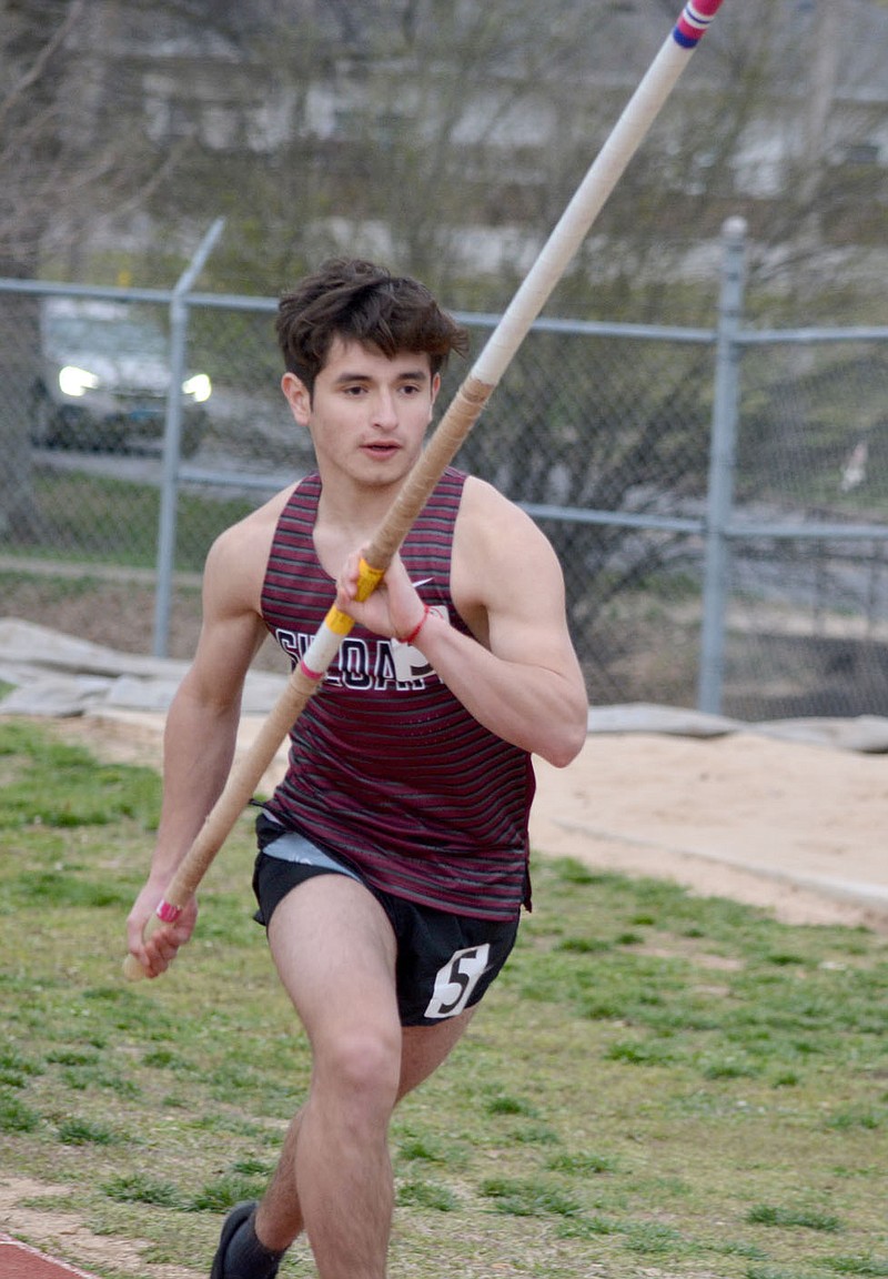 Graham Thomas/Herald-Leader
Siloam Springs' Anthony Cruz takes his turn in the pole vault at the Panther Relays. Cruz finished first in the event with a vault of 10 feet.
