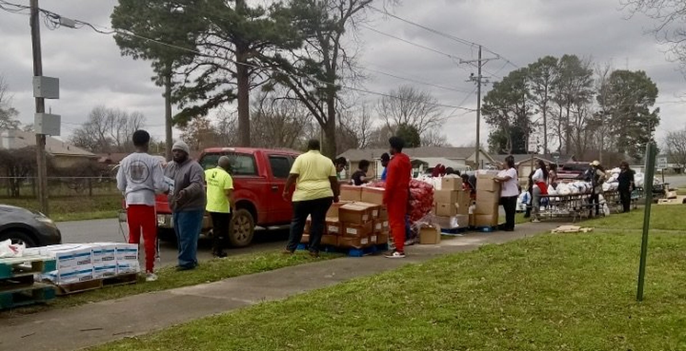 Food pantry serves 500 Pine Bluff kids on spring break