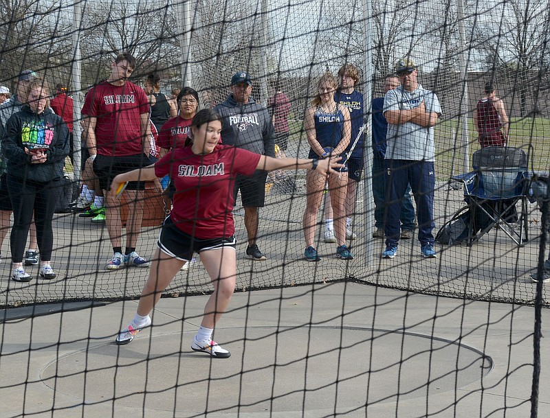 Graham Thomas/Herald-Leader
Oneida Batres takes her turn throwing the disc at the Panther Relays on March 30.