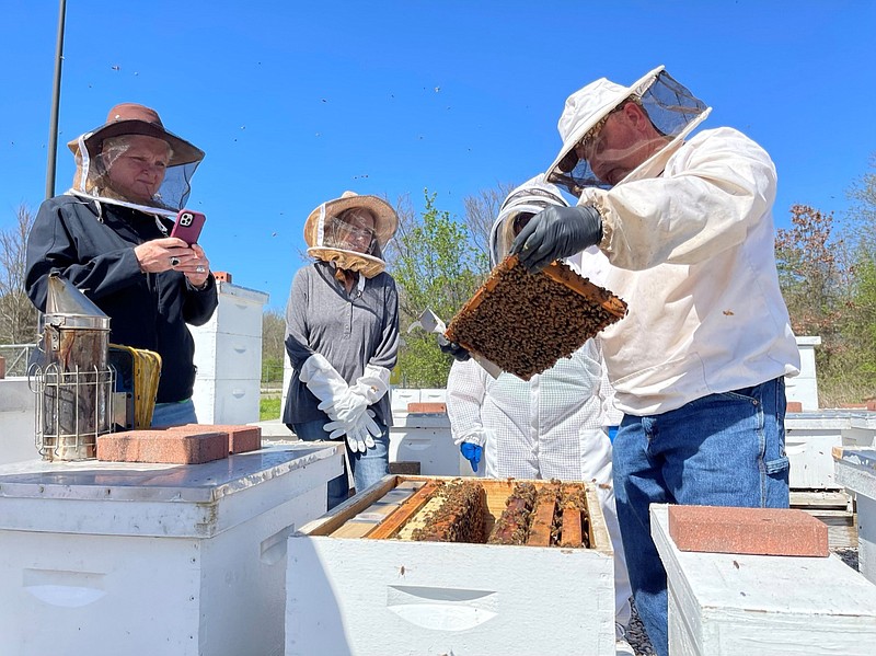 Local beekeepers association conducts class Hot Springs Sentinel Record