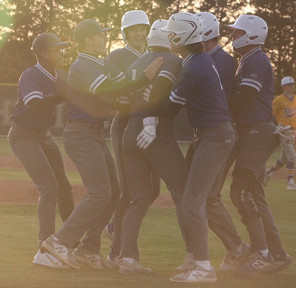 Russellville defeats Fatima 5-4 in walk-off win - Vimarsana News