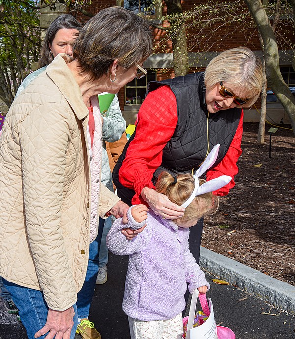 Mansion hosts SLC for egg hunt - Vimarsana News