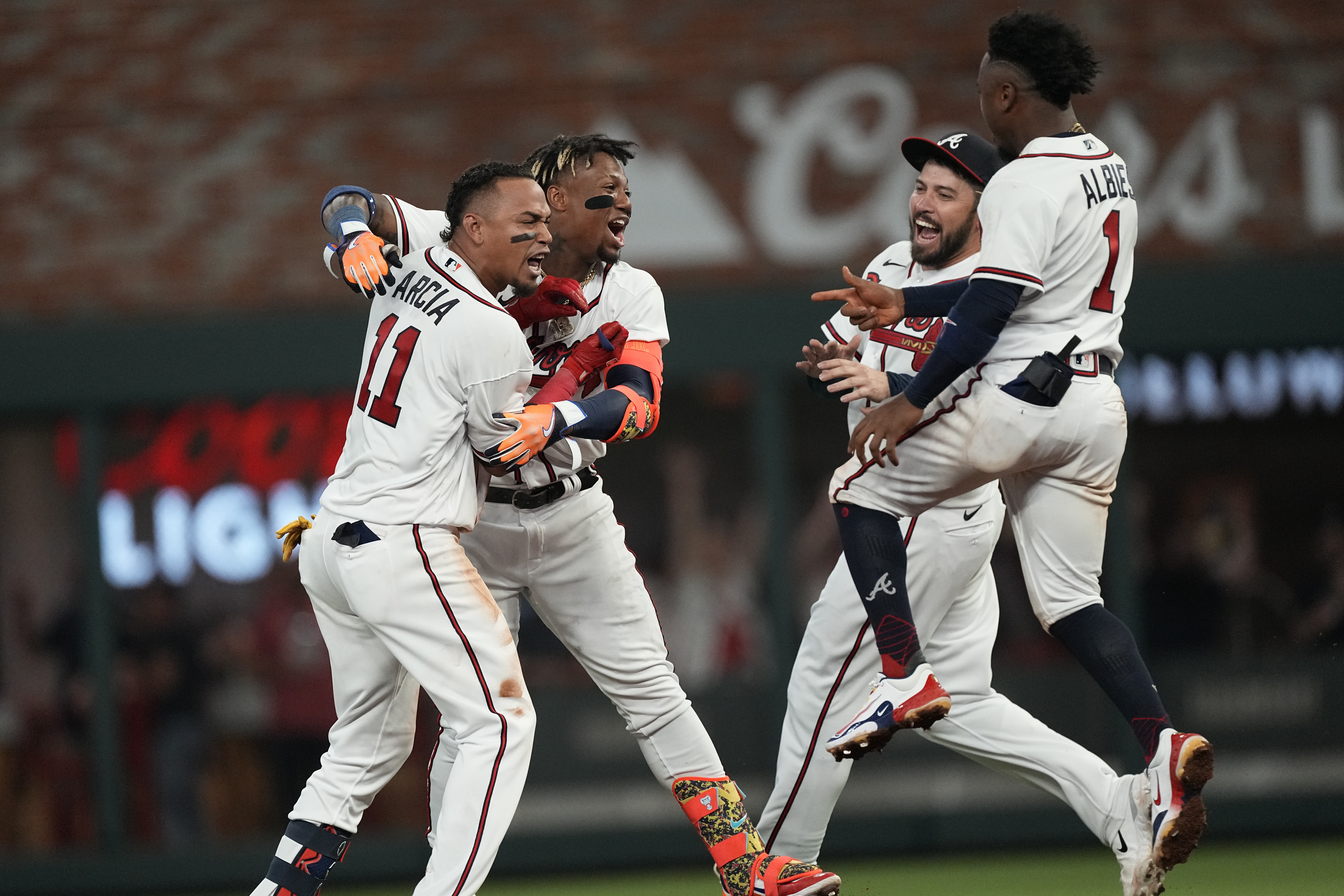 orlando-arcia-delivers-winning-hit-in-9th--atlanta-braves-beat-s