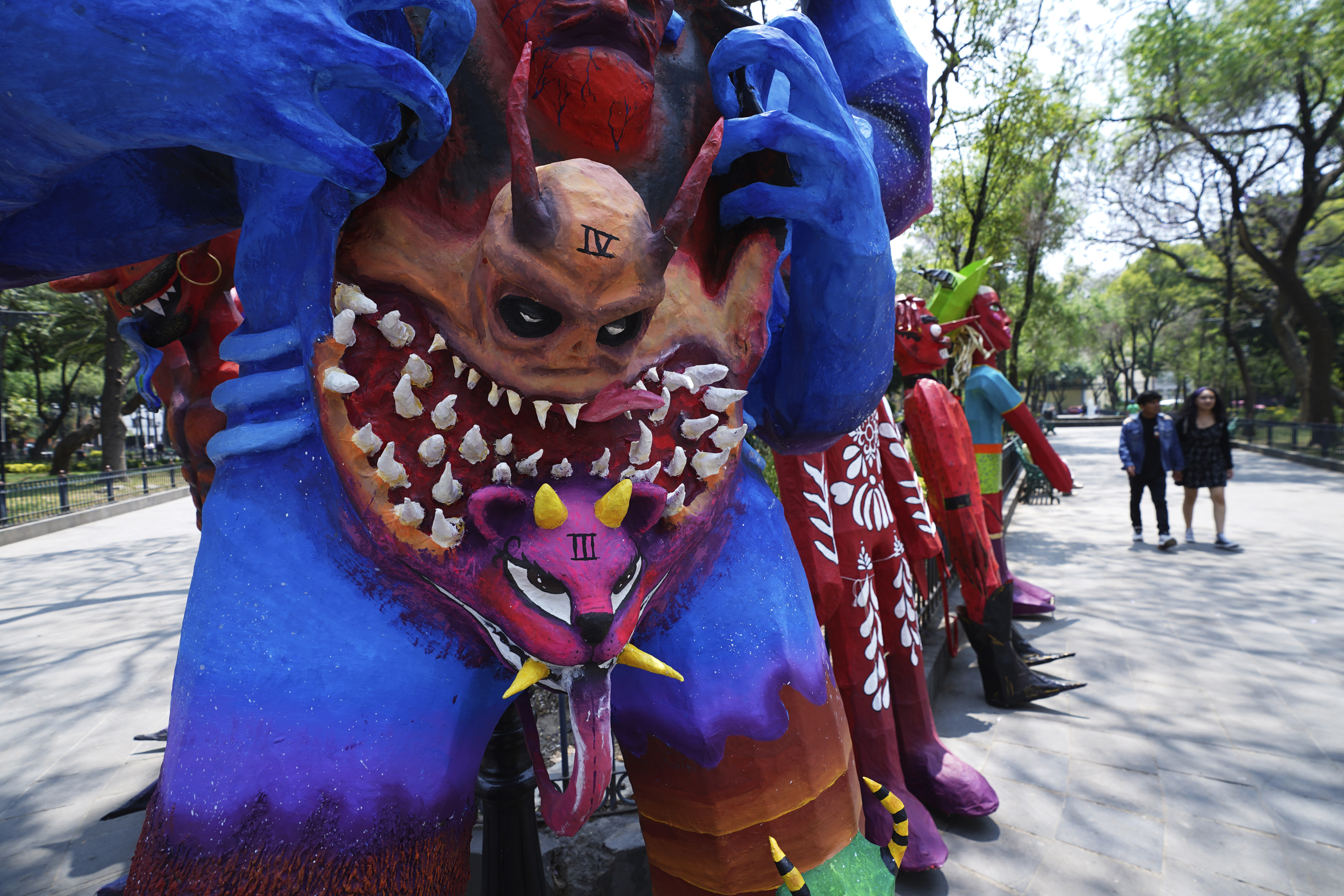 Artesanos mexicanos hacen efigies de ‘Judas’ para que otros las quemen